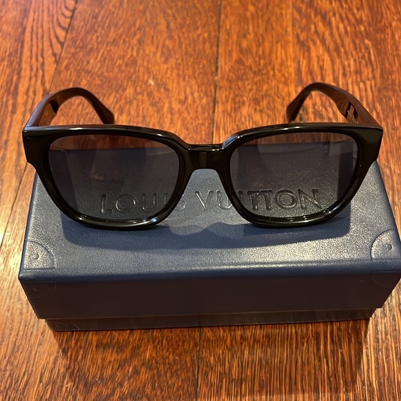 BRAND NEW LOUIS VUITTON WAYFARER SUNGLASSES - Picture 5 of 5